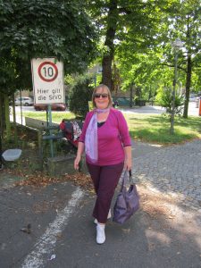 Frau mit Herbstoutfit